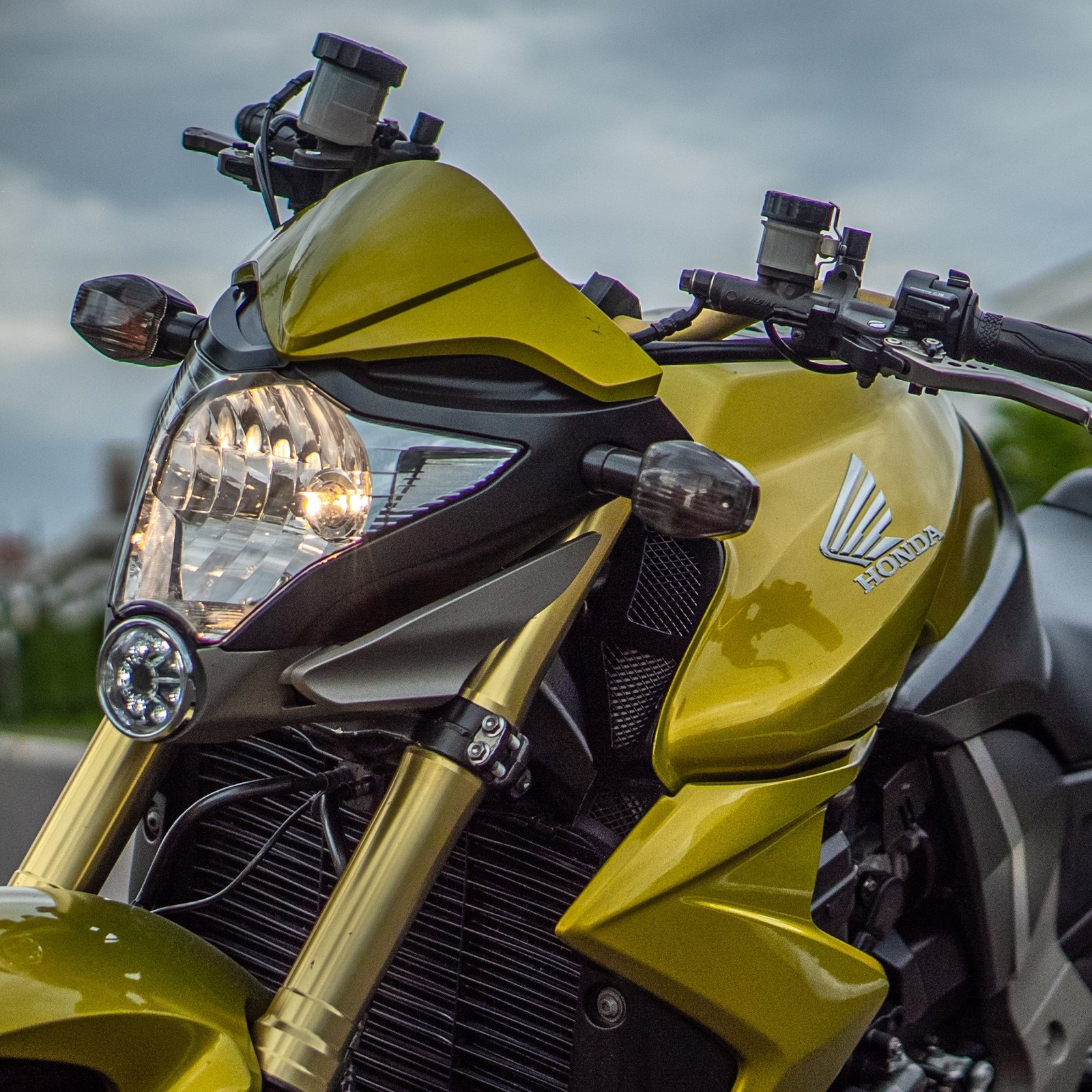 CB 1000 ou 40k no P!X